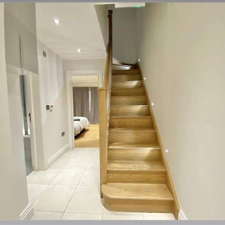 Luxury 4-Bed Apartment With Balcony & Garden, Near Emirates Stadium, 15 Mins To Central London Eksteriør bilde