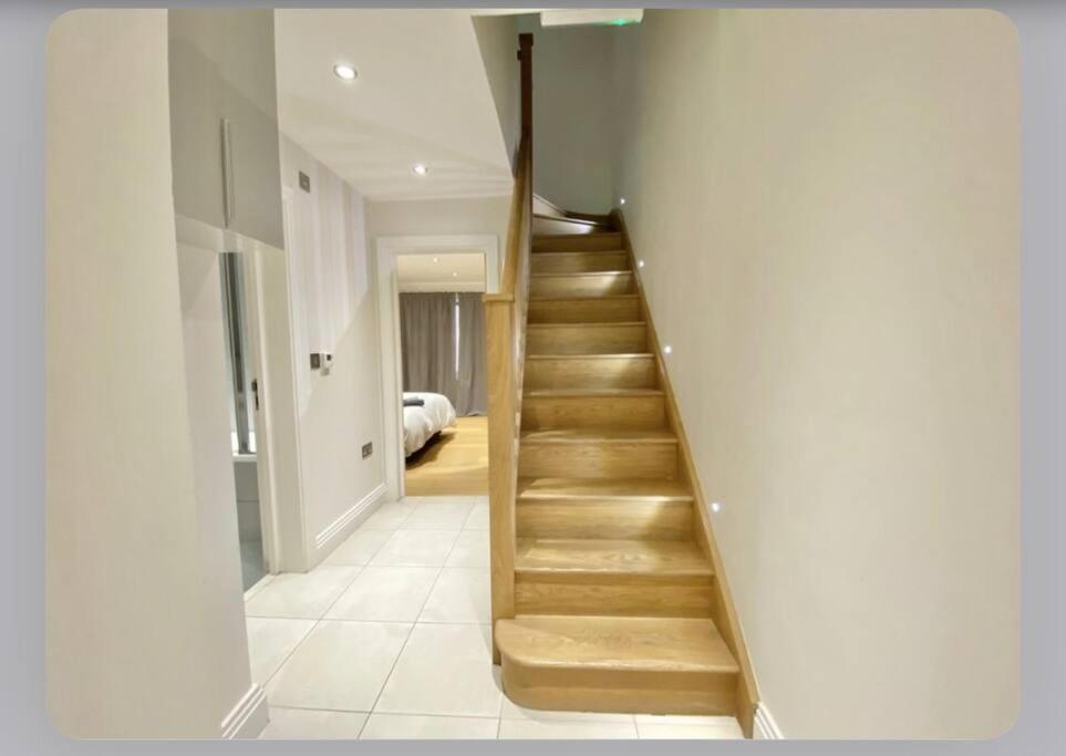 Luxury 4-Bed Apartment With Balcony & Garden, Near Emirates Stadium, 15 Mins To Central London Eksteriør bilde