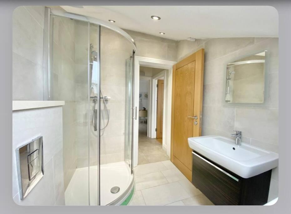 Luxury 4-Bed Apartment With Balcony & Garden, Near Emirates Stadium, 15 Mins To Central London Eksteriør bilde