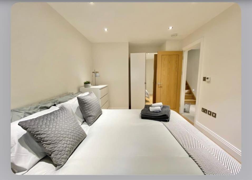 Luxury 4-Bed Apartment With Balcony & Garden, Near Emirates Stadium, 15 Mins To Central London Eksteriør bilde