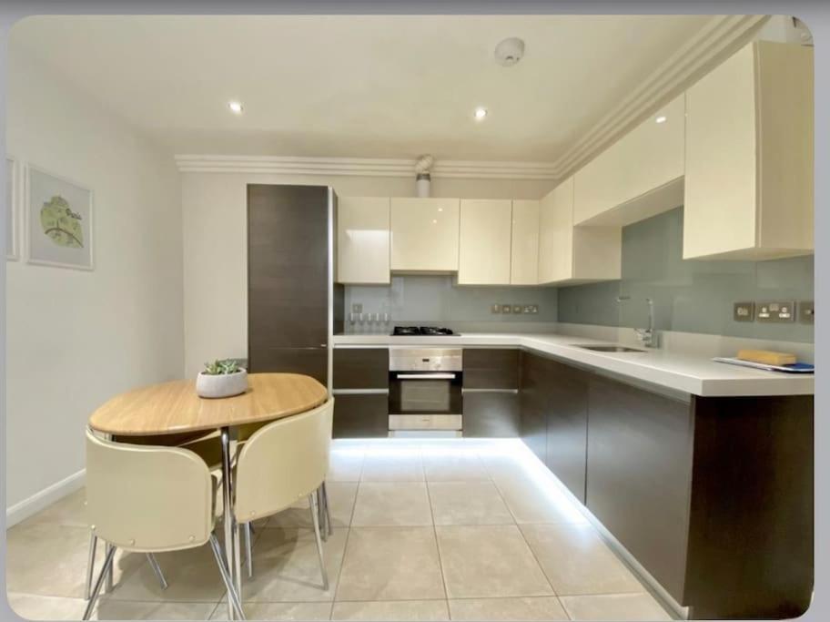 Luxury 4-Bed Apartment With Balcony & Garden, Near Emirates Stadium, 15 Mins To Central London Eksteriør bilde