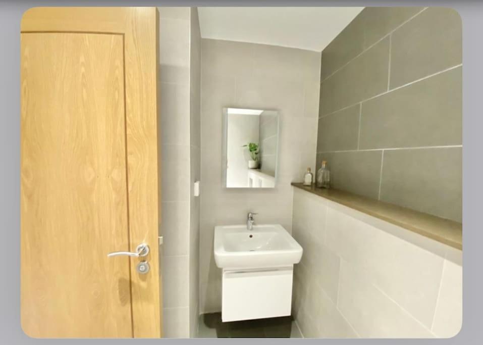 Luxury 4-Bed Apartment With Balcony & Garden, Near Emirates Stadium, 15 Mins To Central London Eksteriør bilde