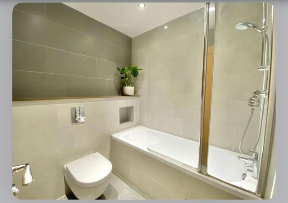Luxury 4-Bed Apartment With Balcony & Garden, Near Emirates Stadium, 15 Mins To Central London Eksteriør bilde