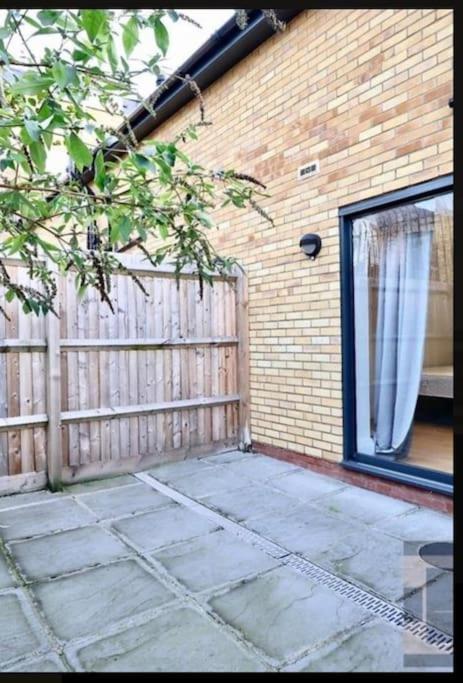 Luxury 4-Bed Apartment With Balcony & Garden, Near Emirates Stadium, 15 Mins To Central London Eksteriør bilde