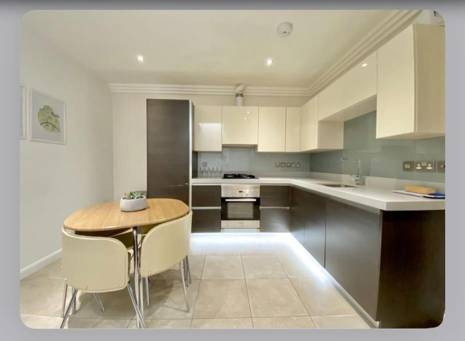 Luxury 4-Bed Apartment With Balcony & Garden, Near Emirates Stadium, 15 Mins To Central London Eksteriør bilde