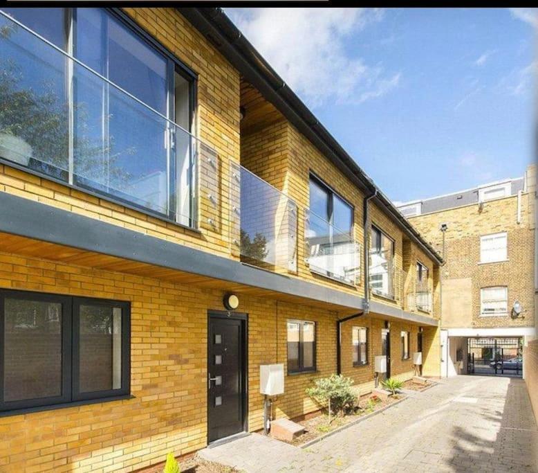 Luxury 4-Bed Apartment With Balcony & Garden, Near Emirates Stadium, 15 Mins To Central London Eksteriør bilde